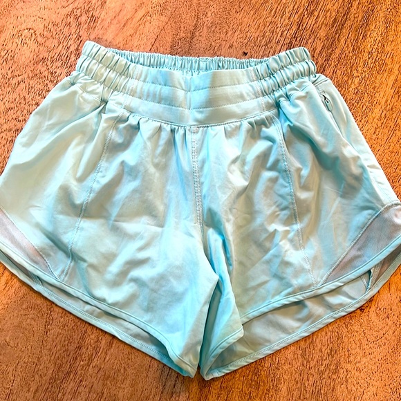 Lululemon short 2 Tall - Picture 1 of 3